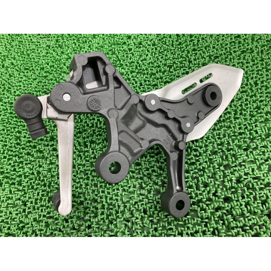 カワサキ Z900RS ステップ 左 1391 純正 中古 バイク 部品 カワサキ Z900RS ステップ 左 1391 純正 中古 バイク 部品