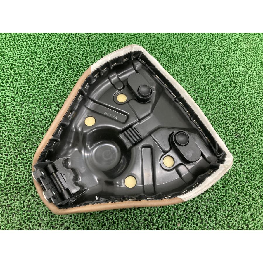 ホンダ（HONDA） スーパーカブ110 シート 茶/白 純正 中古 バイク 部品