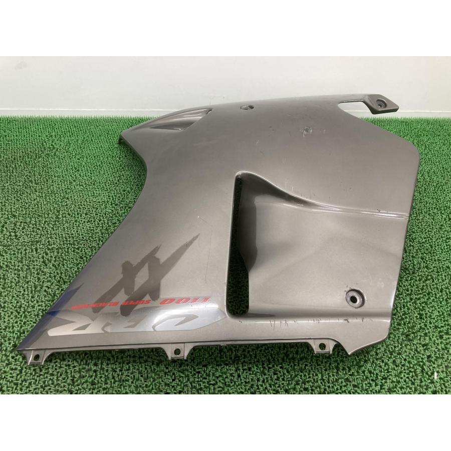 CBR1100XX サイドカウル 右 銀 MAT ホンダ 純正 バイク 部品 SC35 スーパーブラックバード 品薄 希少品 ペイント素材に 【中古】 27 ホンダ（HONDA） CBR1100XX サイドカウル 右 ガンM MAT 純正 中古