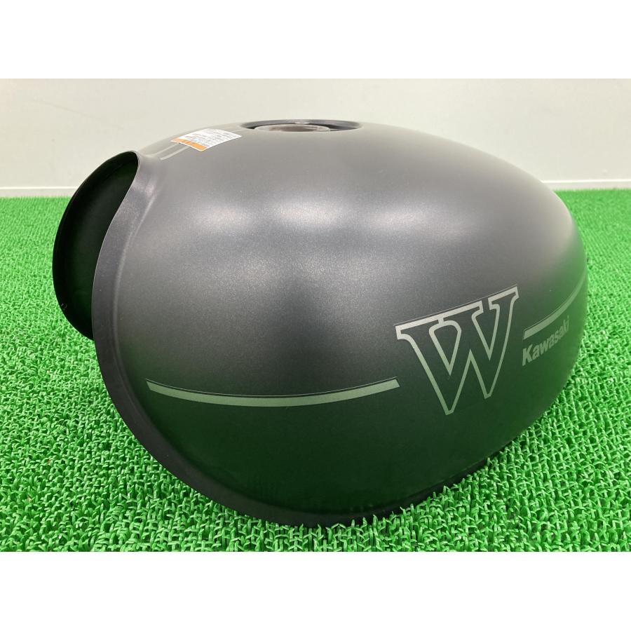 W800ストリート　純正燃料タンク　フューエルタンク カワサキ（Kawasaki） W800ストリート タンク 黒M 純正 中古 EJ800B 19