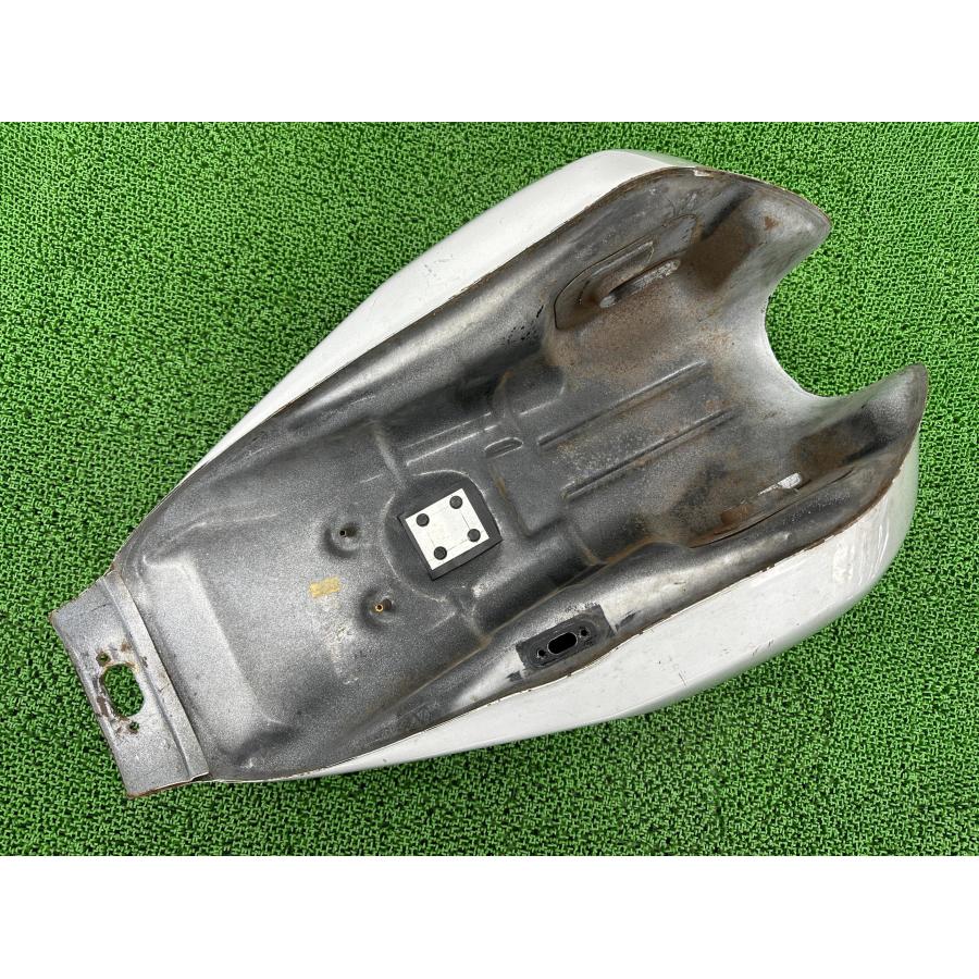 ヤマハ発動機 XJR1300 タンク 銀 ヤマハ 純正 中古 バイク 部品 ヤマハ発動機 XJR1300 タンク 銀 ヤマハ 純正 中古 バイク 部品