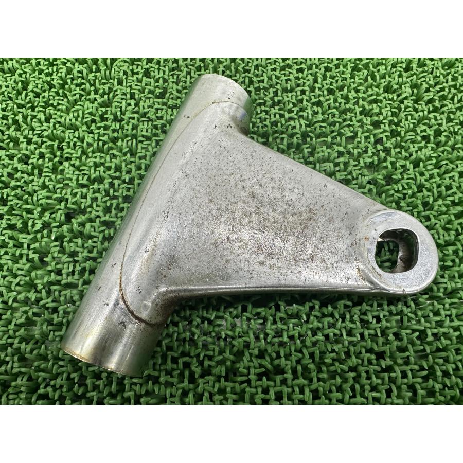 500SS ヘッドライトステー 右 カワサキ 純正 バイク 部品 H1F マッハ φ36mm フォークカバー ライトステー ペイント素材に 【中古】 87 カワサキ（Kawasaki） 500SS ヘッドライトステー 右 純正 中古 バイク