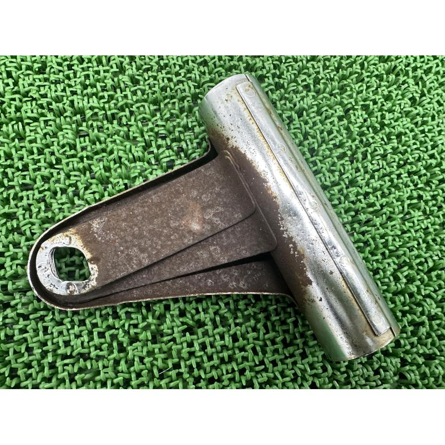 カワサキ（Kawasaki） 500SS ヘッドライトステー 右 純正 中古 バイク
