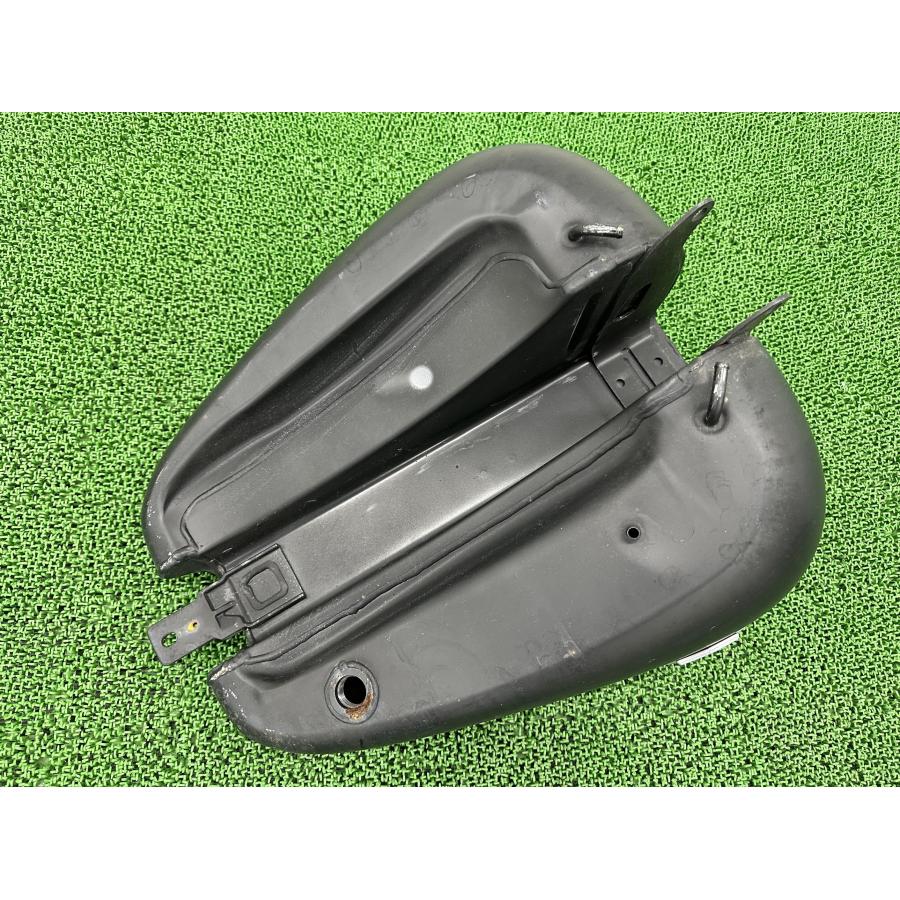 FLSTFB1580 タンク マットB ハーレー 純正 バイク 部品 ソフテイル ファットボーイロー TC96 ガソリンタンク 修復素材に 【中古】 56 FLSTFB1580 タンク マットB ハーレー 純正 中古 バイク 部品