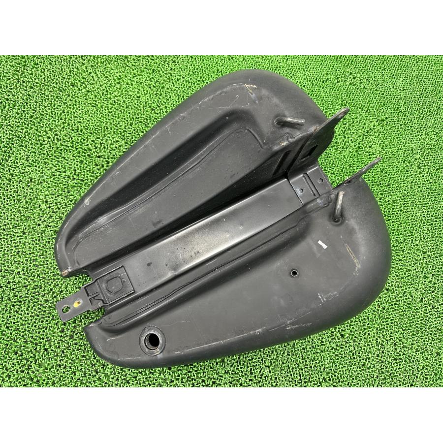 ソフテイル タンク マットB ハーレー 純正 中古 バイク 部品 TC103