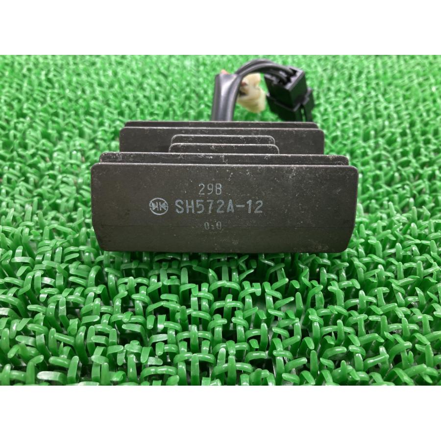 スズキ（SUZUKI） ST250 レギュレター 純正 中古 バイク 部品 NJ4AA