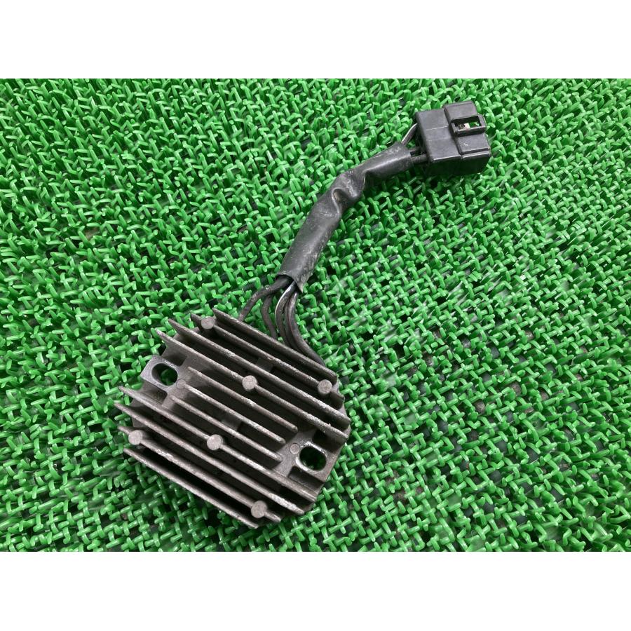 スカイウェイブ250 レギュレター スズキ 純正 中古 バイク 部品 CJ41A レギュレーター レクチファイア 機能的問題なし 品薄 Zn スズキ（SUZUKI） スカイウェイブ250 レギュレター 純正 中古 バイク