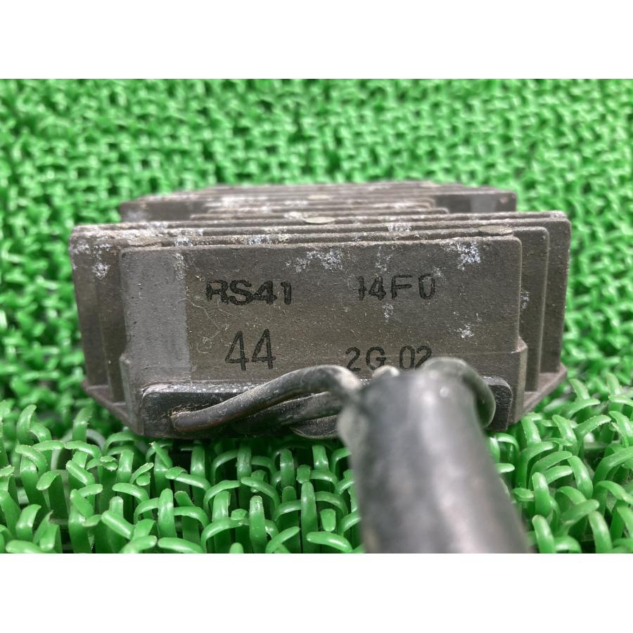 スカイウェイブ250 レギュレター スズキ 純正 中古 バイク 部品 CJ41A レギュレーター レクチファイア 機能的問題なし 品薄 Zn スズキ（SUZUKI） スカイウェイブ250 レギュレター 純正 中古 バイク