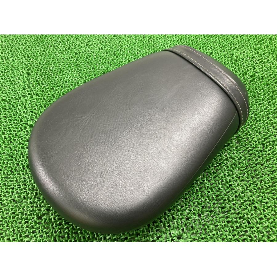 ドラッグスター250 タンデムシート 5JX ヤマハ 純正 バイク 部品 VG05J リアシート シートバンド 破れ無し 品薄 【中古】 74 ヤマハ発動機 ドラッグスター250 タンデムシート 5JX ヤマハ 純正 中古