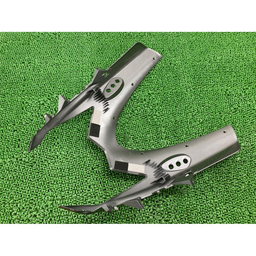 スズキ GSX-R600 アッパーカウル ガンM 14J 純正 中古 バイク 部品