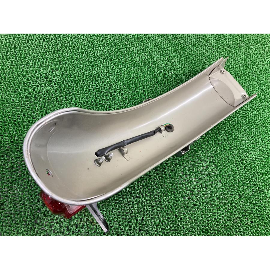 77 リアフェンダー スネークモータース 純正 中古 バイク 部品 SnakeMoters ナナナナ 世田谷ベース テールランプ コンディション良好 70_2