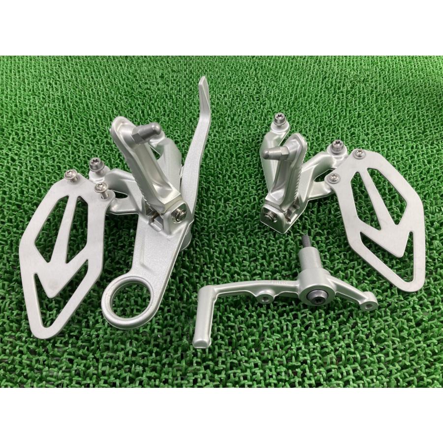 S1000RR ステップ 左右 7728307-01/7728308-02  純正 7728307-01 7728308-02 コンディション良好 ブレーキペダル 【中古】 77 BMW S1000RR ステップ 左右 7728307-01/7728308-02 BMW 純正 中古