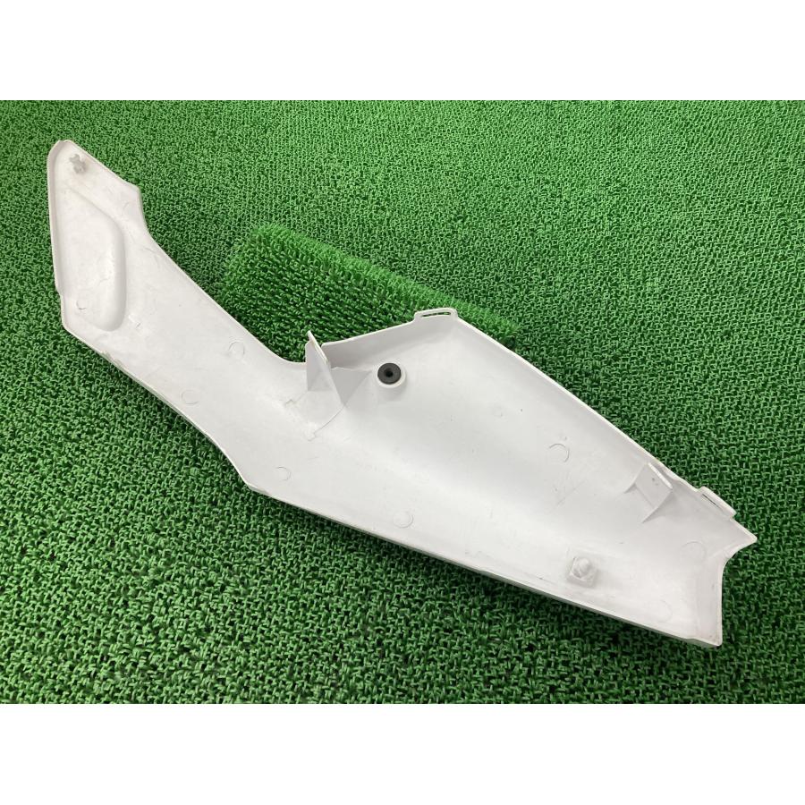 ヤマハ発動機 TZR50R シートカウル 右 白 4EU ヤマハ 純正 中古 ヤマハ発動機 TZR50R シートカウル 右 白 4EU ヤマハ 純正 中古