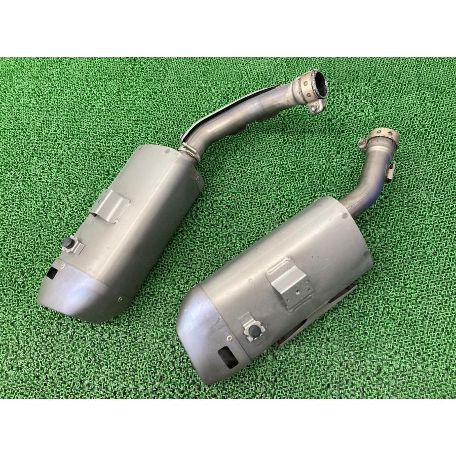 YZF-R1 サイレンサーマフラー 左右 14B ヤマハ 純正 バイク 部品 RN22 RN24J コケキズ無し 品薄 希少品 車検 Genuine 【中古】 17 YAMAHA（ヤマハ） YZF-R1 サイレンサーマフラー 左右 14B 純正 中古
