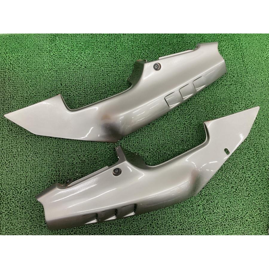 スズキ（SUZUKI） RGV250ガンマ テールカウル 22D 純正 中古 バイク