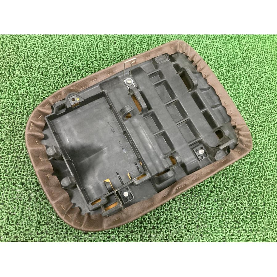 ズーマー シート 茶 ホンダ 純正 バイク 部品 AF58 ZOOMER 修復素材や張り替えベースに 品薄 希少品 車検 Genuine 【中古】 90 ホンダ（HONDA） ズーマー シート 茶 純正 中古 バイク 部品 AF58