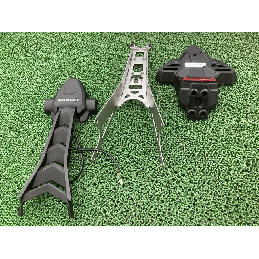 CBR650R リアフェンダー MKY ホンダ 純正 バイク 部品 RH03 ナンバー灯 リフレクター ステー コンディション良好 【中古】 60 ホンダ（HONDA） CBR650R リアフェンダー MKY 純正 中古 バイク 部品