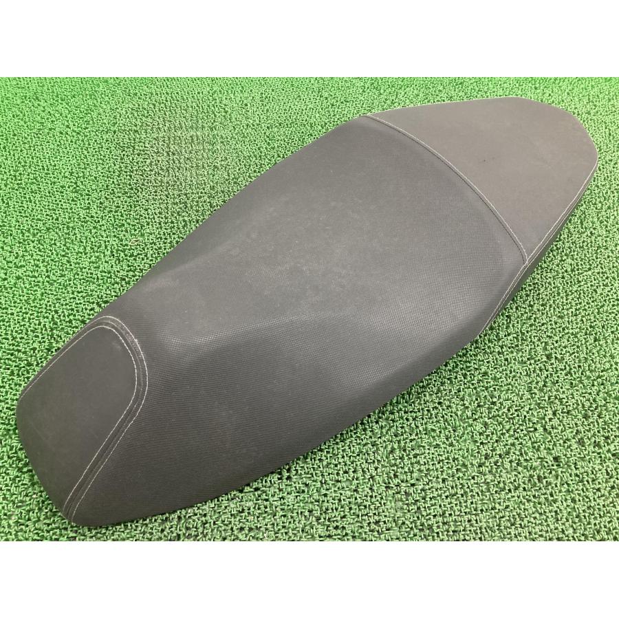 PCX125 PCX150 シート K35 ホンダ 純正 バイク 部品 JF56 KF18 修復素材や張り替えベースに 品薄 希少品 車検 Genuine 【中古】 51 ホンダ（HONDA） PCX125 PCX150 シート K35 純正 中古 バイク 部品