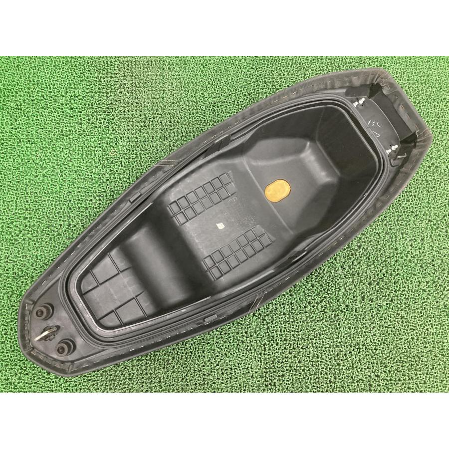PCX150 シート K35 ホンダ 純正 KF18 修復素材や張替えベースに ホンダ（HONDA） PCX125 PCX150 シート K35 純正 中古 バイク 部品