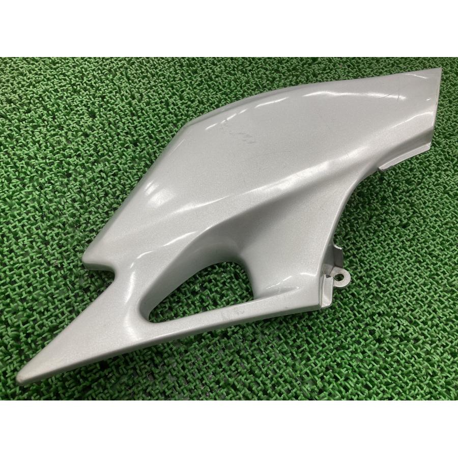 バリオス サイドカバー 右 36001-1463 カワサキ 純正 バイク 部品 ZR250A BALIUS 修復素材に 品薄 希少品 車検 Genuine 【中古】 87 カワサキ（Kawasaki） バリオス サイドカバー 右 銀 36001-1463 純正