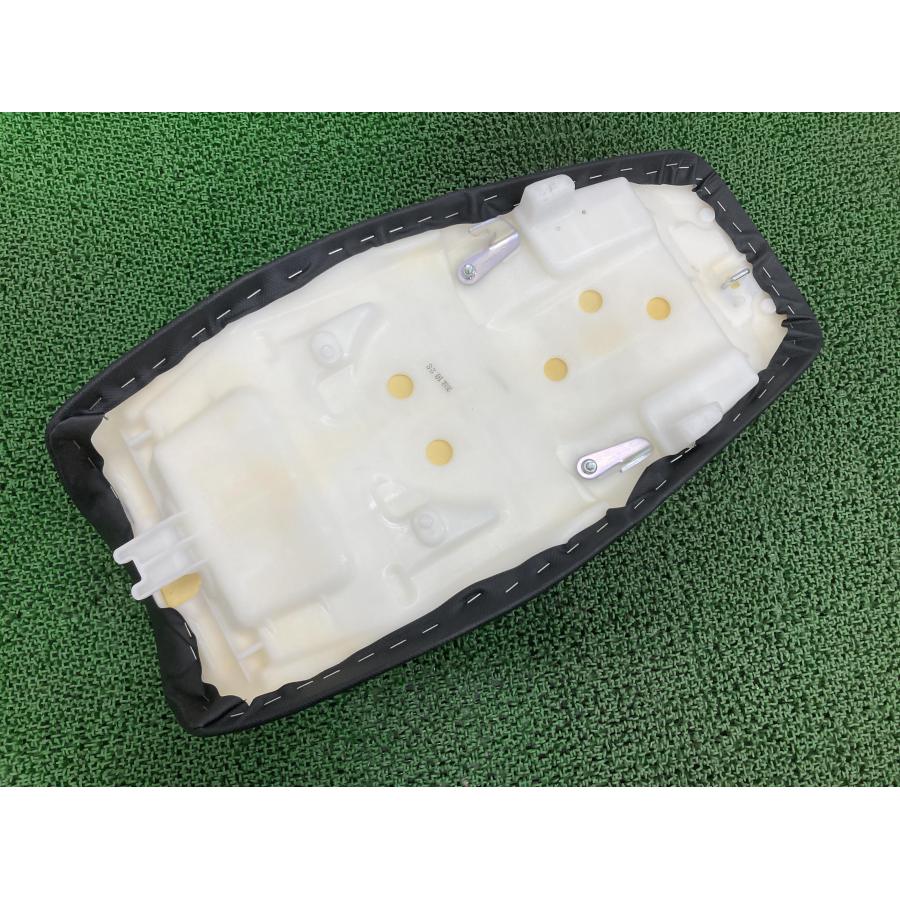 CB400SF シート MCE NC42-2000*** ホンダ 純正 バイク 部品 NC42 修復素材や張り替えベースに 品薄 希少品 車検 Genuine 【中古】 66 ホンダ（HONDA） CB400SF シート MCE 純正 中古 バイク 部品 NC42 修復