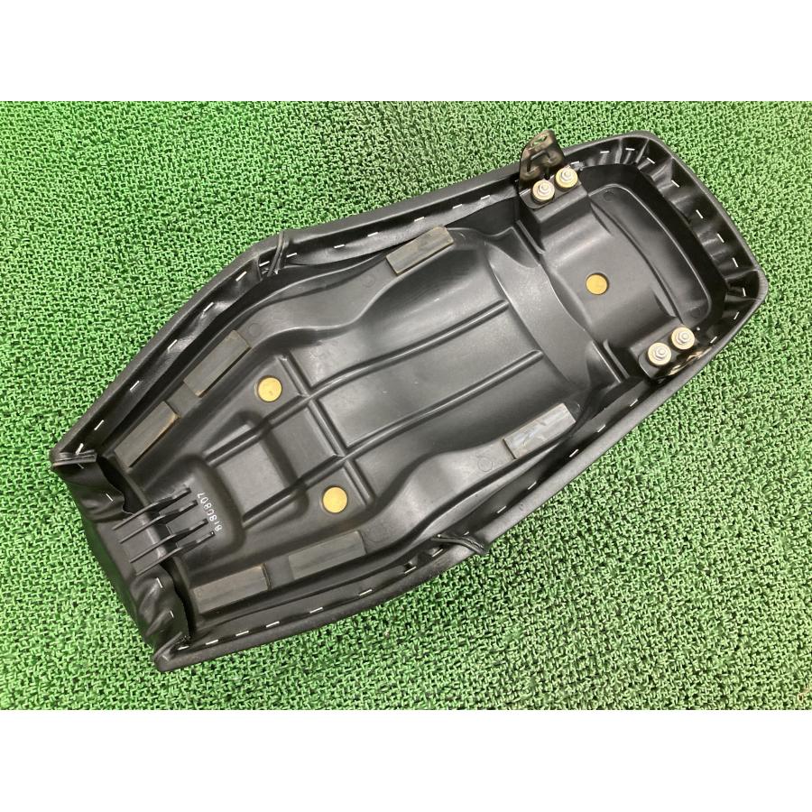 スズキ（SUZUKI） GN125 シート 純正 中古 バイク 部品 LC6PCJ
