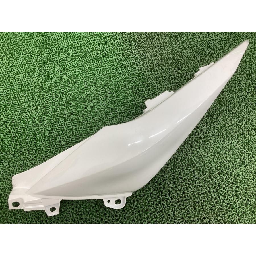 ヤマハ発動機 XMAX シートカウル 左 パール B74 ヤマハ 純正 中古