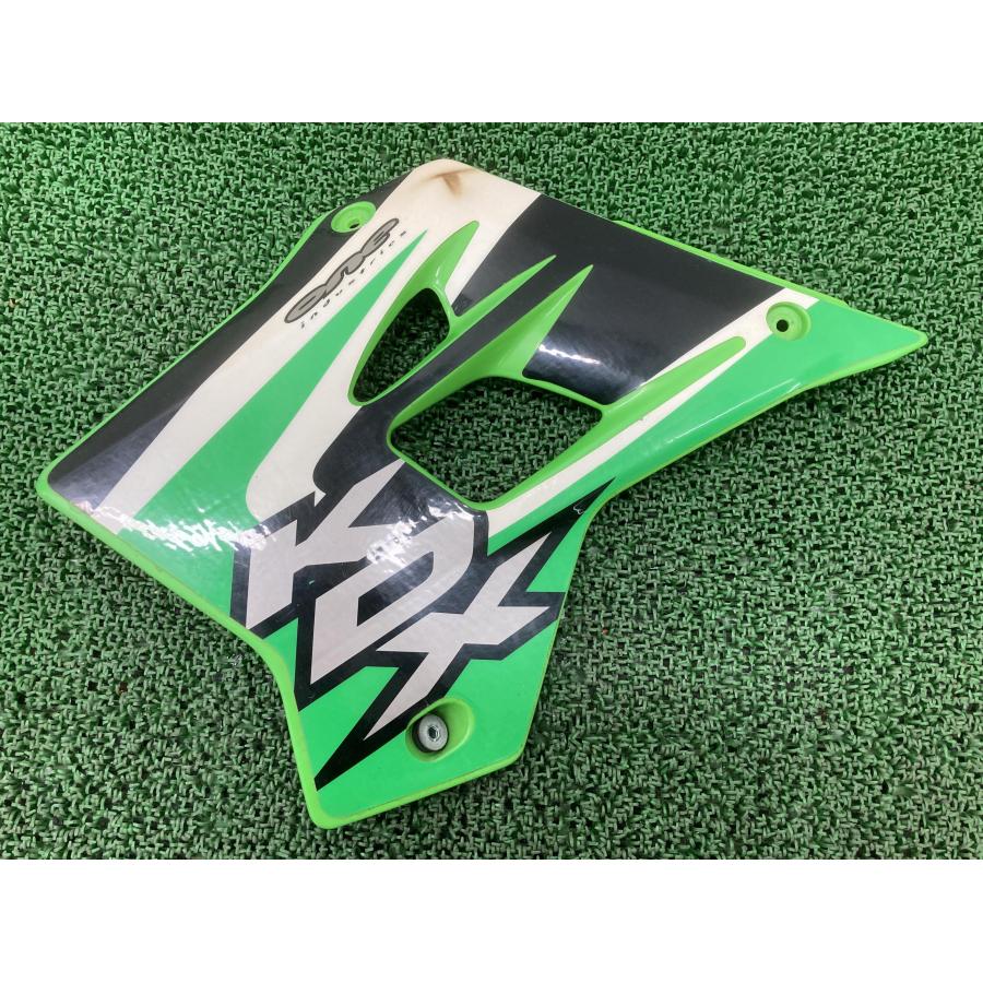 KDX220SR シュラウド 左 緑 49089-1120 カワサキ 純正 DX220B サイドカバー サイドカウル ペイント素材に 割れ欠け無し 【中古】 87 カワサキ（Kawasaki） KDX220SR シュラウド 左 緑 49089-1120 純正