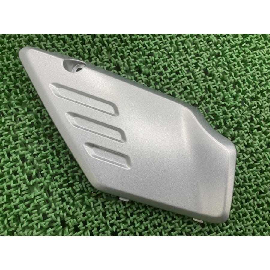 カワサキ（Kawasaki） Z650RS サイドカバー 左 銀 36001-0729 純正