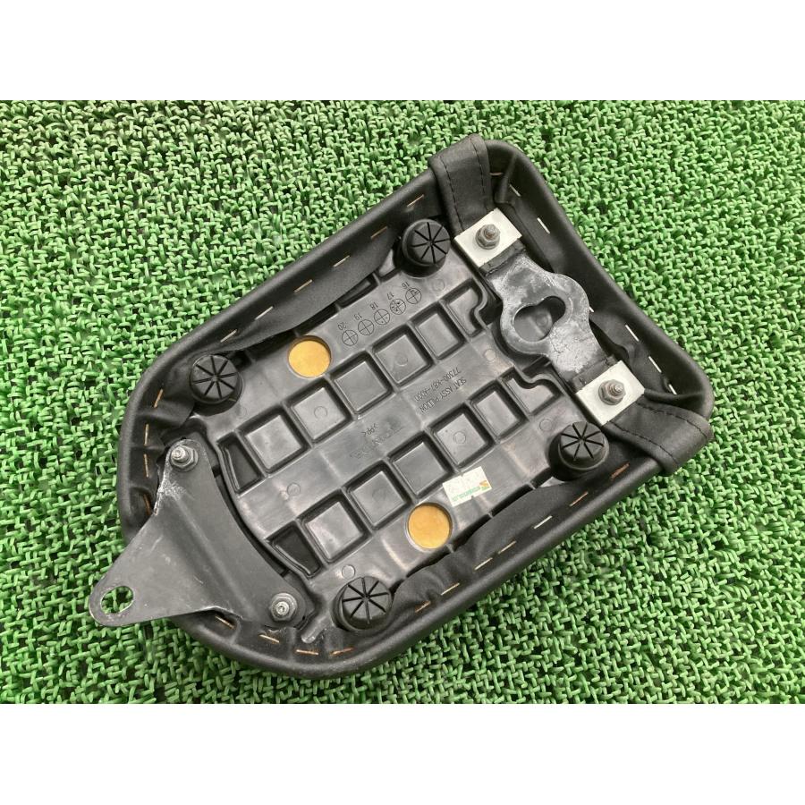 レブル250 タンデムシート K87 ホンダ 純正 バイク 部品 MC49 REBEL リアシート ビリオンシート シートバンド 【中古】 63 ホンダ（HONDA） レブル250 タンデムシート K87 純正 中古 バイク 部品
