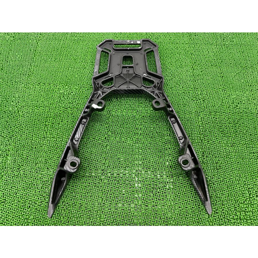 ADV150 リアキャリア 社外 バイク 部品 KF38 グラブバー リアラック 荷台 カーボン調フィルムカスタム コケキズ無し 【中古】 49 ADV150 リアキャリア 社外 中古 バイク 部品 KF38 グラブバー
