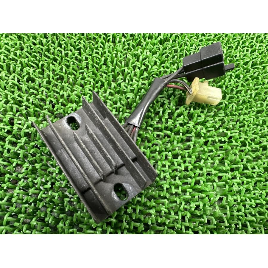 グラストラッカー レギュレター スズキ 純正 ボルティー ST250 レギュレーター レクチファイアー 29B SH572A-12 【中古】 90 スズキ（SUZUKI） グラストラッカー レギュレター 純正 中古 バイク