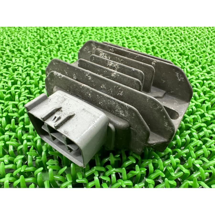 即購入OK スズキ Dトラッカー125 レギュレター 純正 中古 バイク 部品