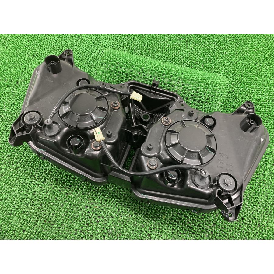 YZF-R25 ヘッドライト W1256 ヤマハ 純正 バイク 部品 RG10J 修復素材に 割れ欠け無し 品薄 希少品 車検 Genuine 【中古】 93 ヤマハ発動機 YZF-R25 ヘッドライト W1256 ヤマハ 純正 中古 バイク