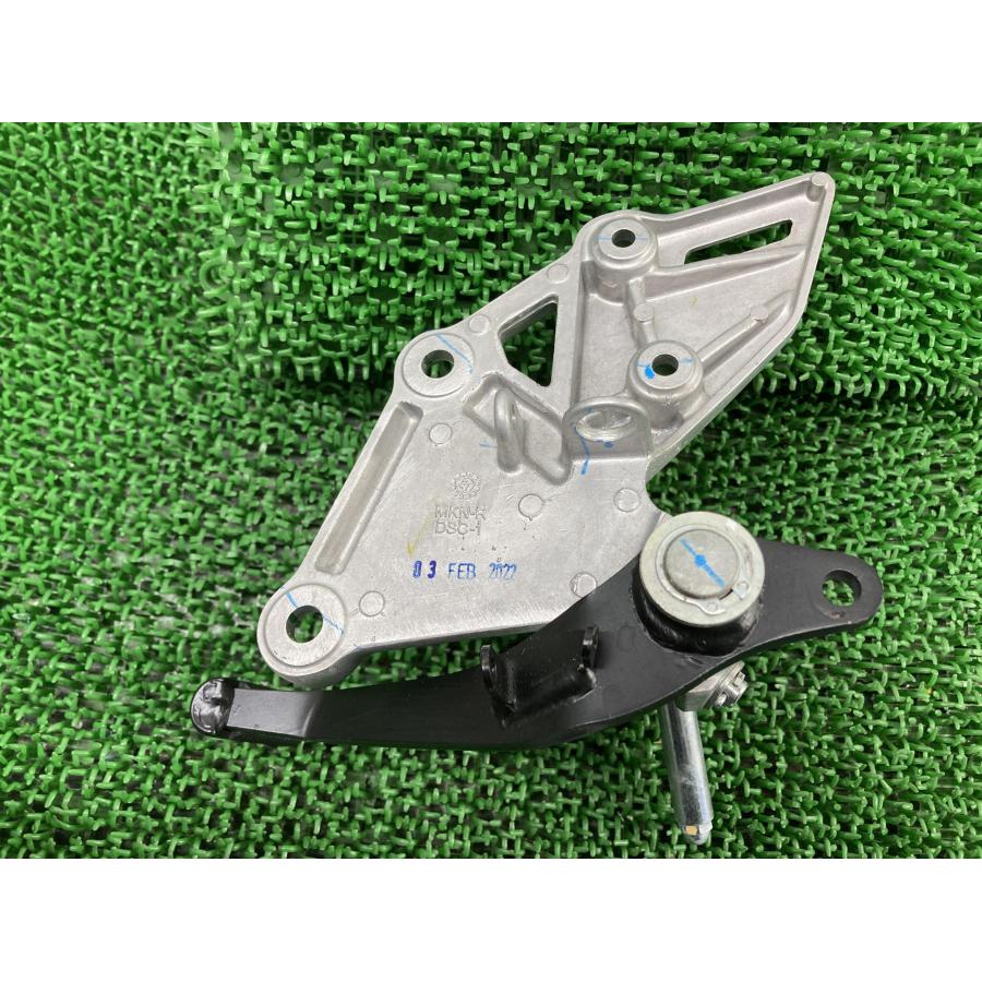 ホンダ（HONDA） CB650R ステップ 右 MKN 純正 中古 バイク 部品 RH03