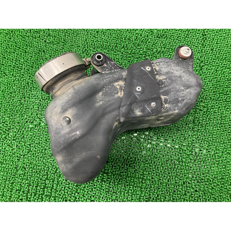 125デューク エキパイマフラー 943.05.050.000 KTM 純正 バイク 部品 125DUKE 中間 コケキズ無し 品薄 車検 Genuine 【中古】 66 125デューク エキパイマフラー 943.05.050.000 KTM 純正 中古 バイク