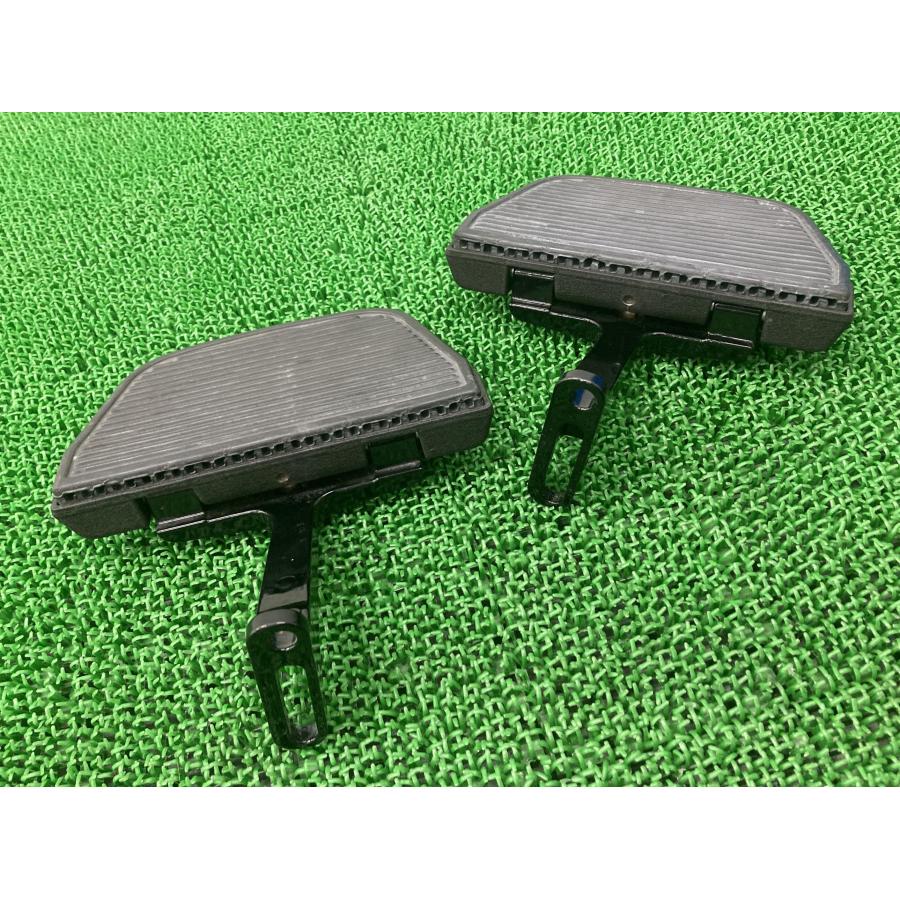 FLHR1580 タンデムステップ 左右 5HD1FB4E7AB618*** ハーレー 純正 バイク 部品 コンディション良好 曲がり無し 【中古】 67 FLHR1580 タンデムステップ 左右 ハーレー 純正 中古 ロードキング