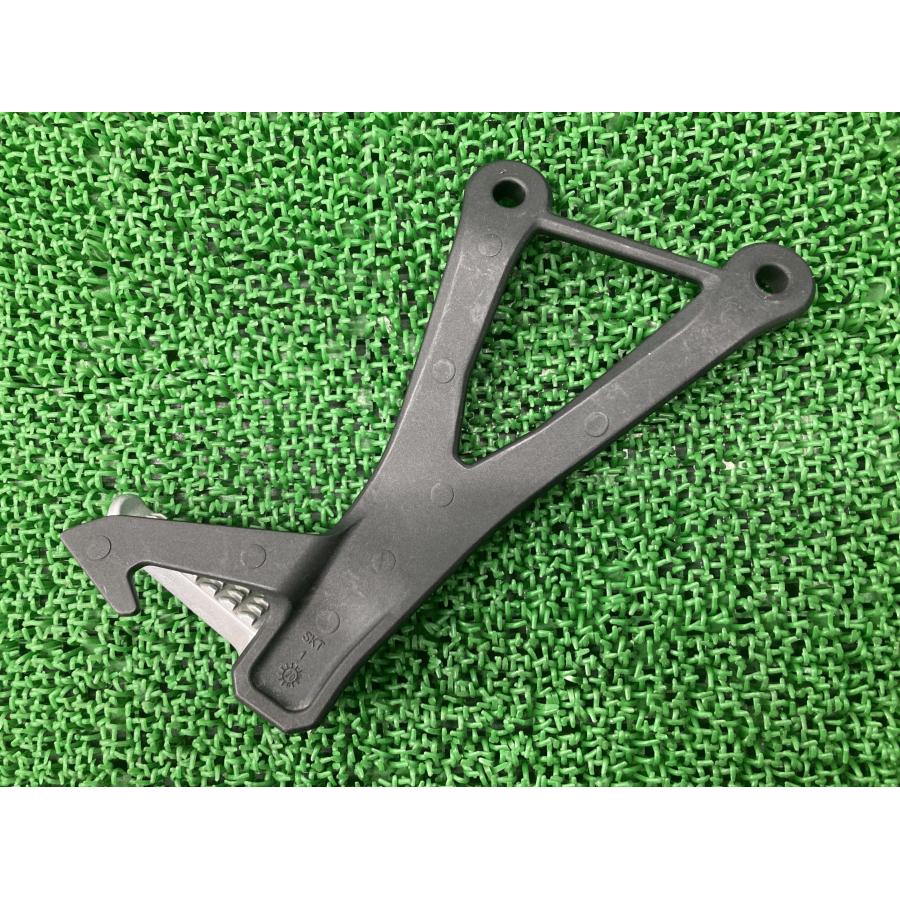 ZX-25R タンデムステップ 左 SKT カワサキ 純正 バイク 部品 ZX250E 品薄 希少品 コンディション良好 車検 Genuine 【中古】 62 カワサキ（Kawasaki） ZX-25R タンデムステップ 左 SKT 純正 中古