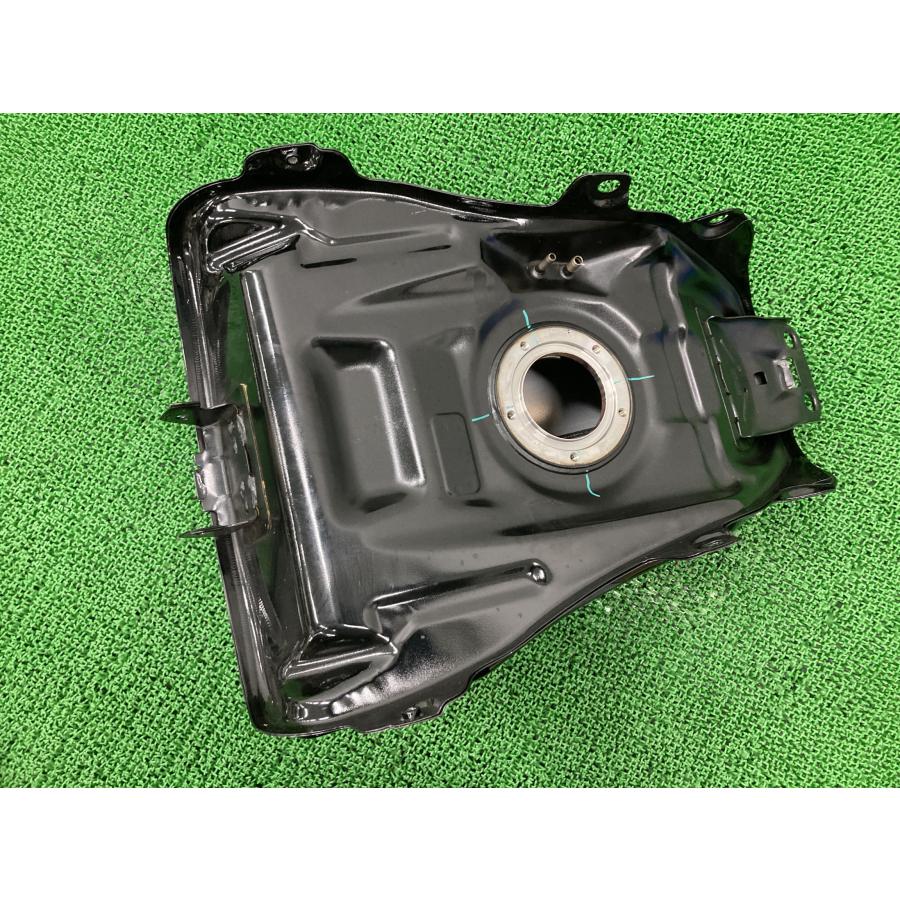 スズキ（SUZUKI） Vストローム250 タンク 黒 純正 中古 DS12E V