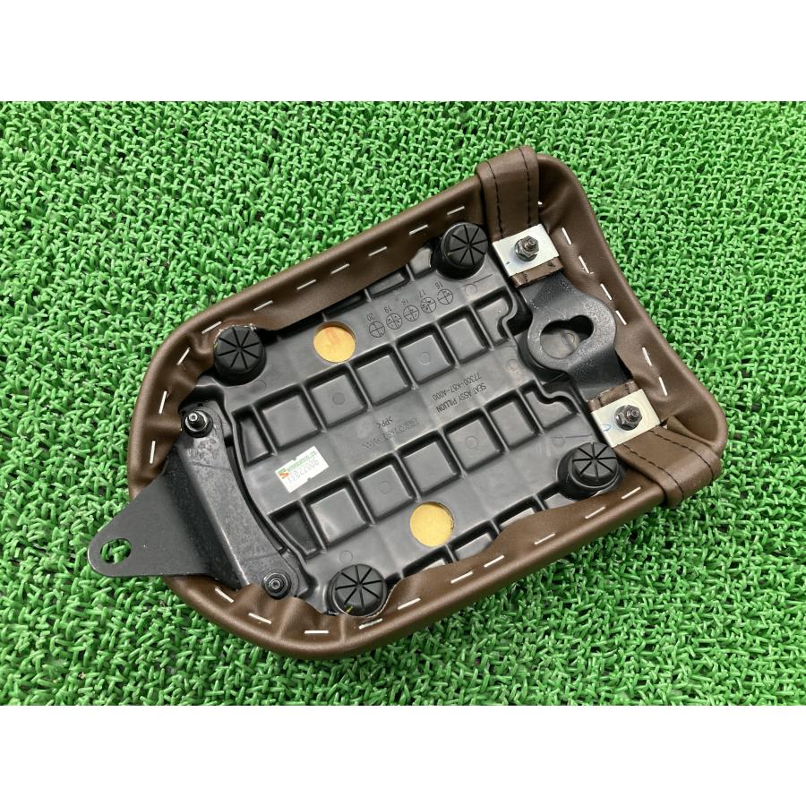 レブル250 タンデムシート 茶 K87 ホンダ 純正 バイク 部品 MC49 REBEL250 Sエディション リアシート ピリオンシート 【中古】 38 ホンダ（HONDA） レブル250 タンデムシート 茶 K87 純正 中古 バイク