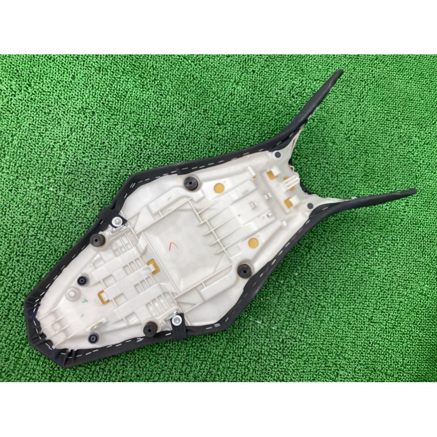 ヤマハ発動機 MT-09 シート BS2 ヤマハ 純正 中古 バイク 部品 RN52J
