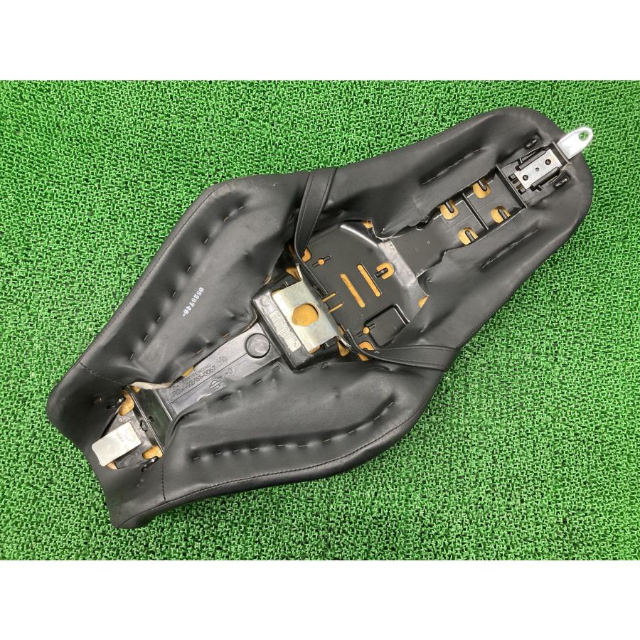 XL883R シート ハーレー 純正 中古 バイク 部品 スポーツスター エボ