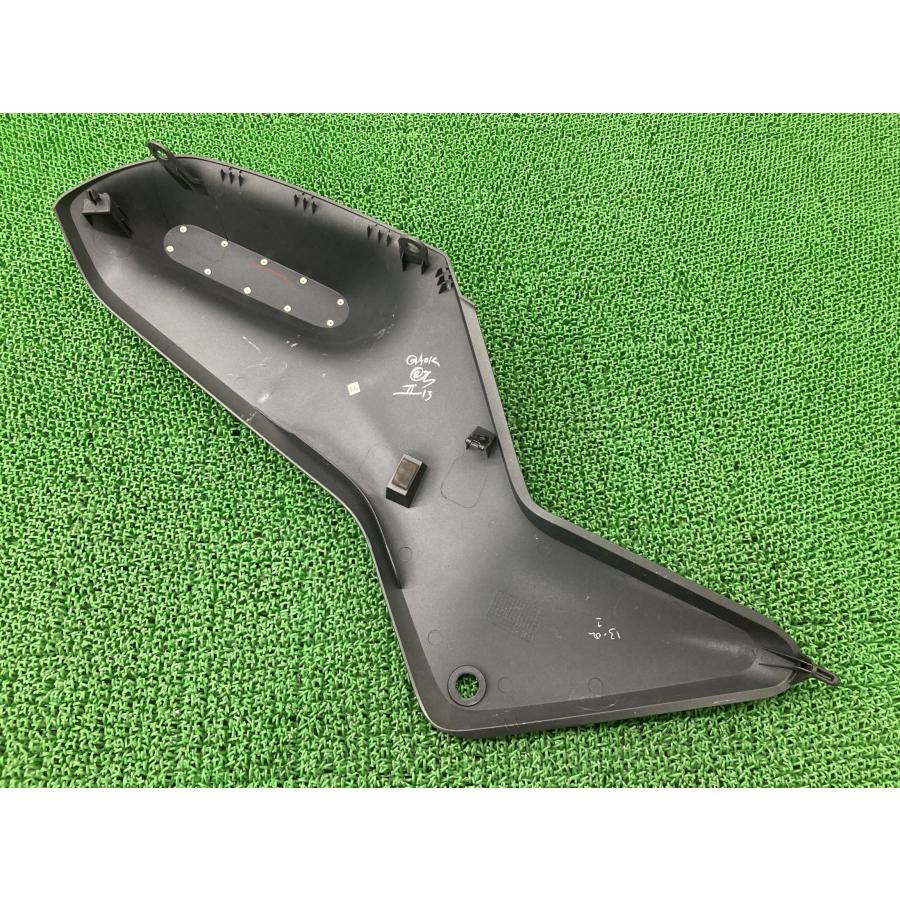 スヴァルトピレン401 サイドカウル 右 ガンM ハスクバーナ 純正 中古