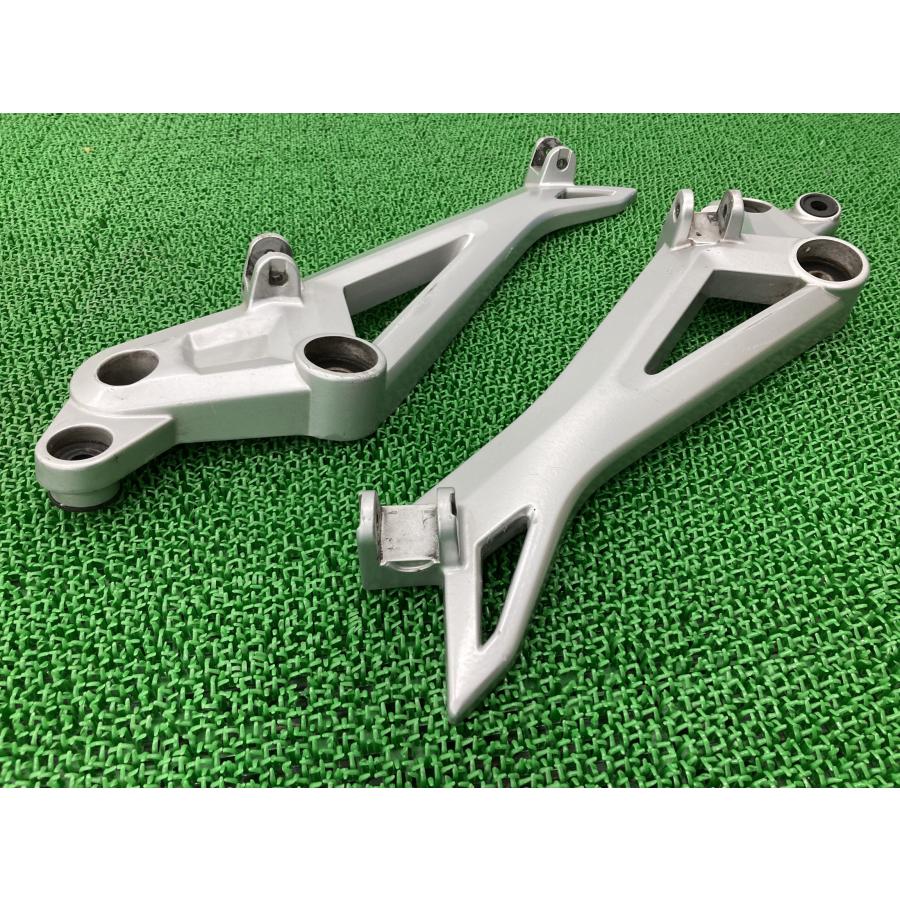 パニガーレV4S タンデムステップホルダー 右 824.3.359.1A ドゥカティ