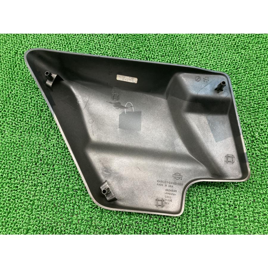 FLHR1690 サイドカバー 青/銀 右 66048-09 ハーレー 純正 66250-09 ツーリング ロードキング コンディション良好 品薄 【中古】 18 FLHR1690 サイドカバー 青/銀 右 66048-09 ハーレー 純正 中古 バイク