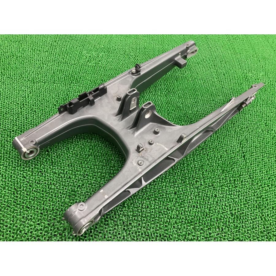 RC125 スイングアーム 901.04.030.033 KTM 純正 バイク 部品 曲がり無し 品薄 希少品 車検 Genuine 【中古】 95 RC125 スイングアーム 901.04.030.033 KTM 純正 中古 バイク 部品