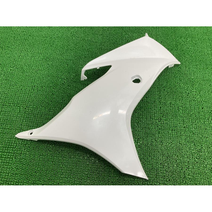 GSX-R125 サイドカウル 右 パール 23K スズキ 純正 バイク 部品 DL33B ミドルカウル 修復素材に コケキズ無し 品薄 【中古】 25 スズキ（SUZUKI） GSX-R125 サイドカウル 右 パール 23K 純正 中古