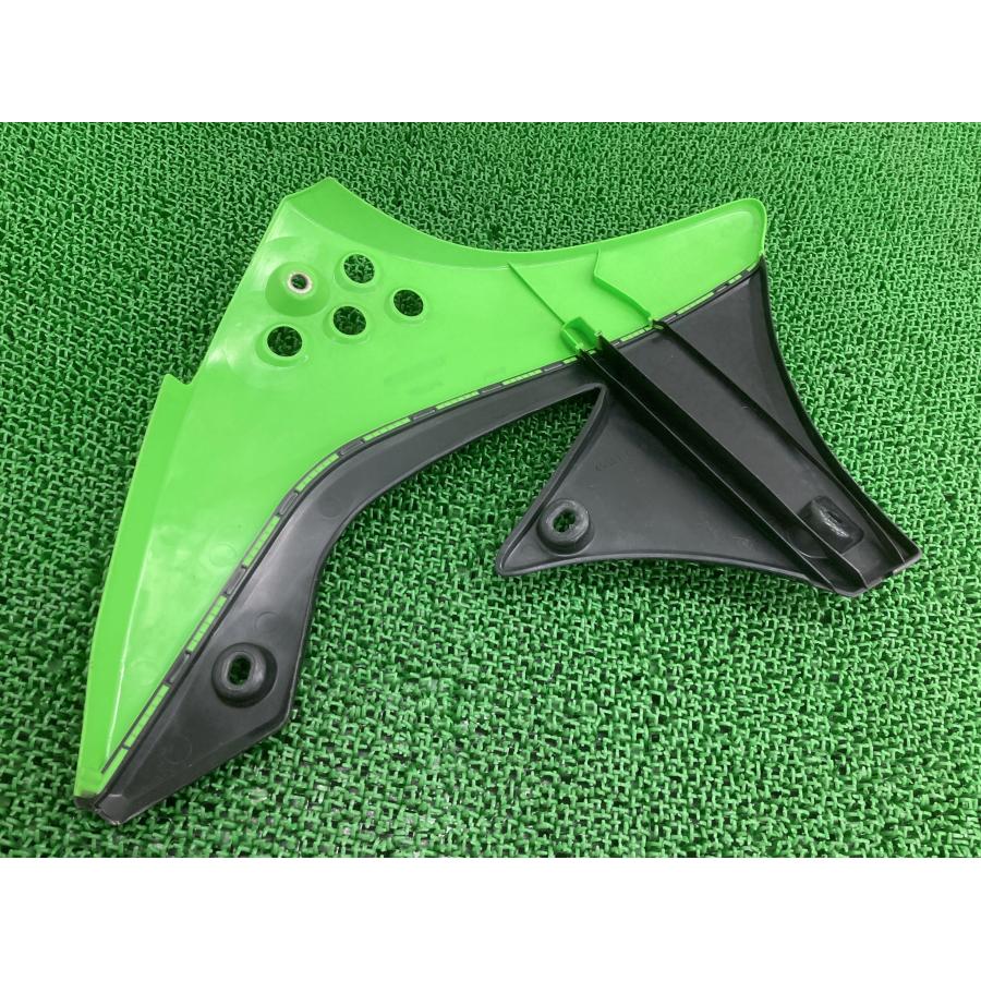 KX450F シュラウド 左 緑/黒 49089-0058 カワサキ 純正 KX450E 09年モデル サイドカバー カスタム素材に 割れ欠け無し 【中古】 37 カワサキ（Kawasaki） KX450F シュラウド 左 緑/黒 49089-0058 純正
