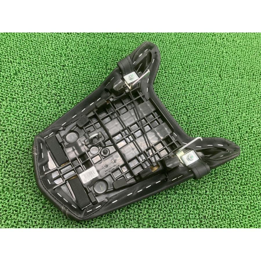 CBR650R タンデムシート MKN ホンダ 純正 バイク 部品 RH03 コンディション良好 破れ無し 品薄 希少品 車検 Genuine 【中古】 27 ホンダ（HONDA） CBR650R タンデムシート MKN 純正 中古 バイク 部品