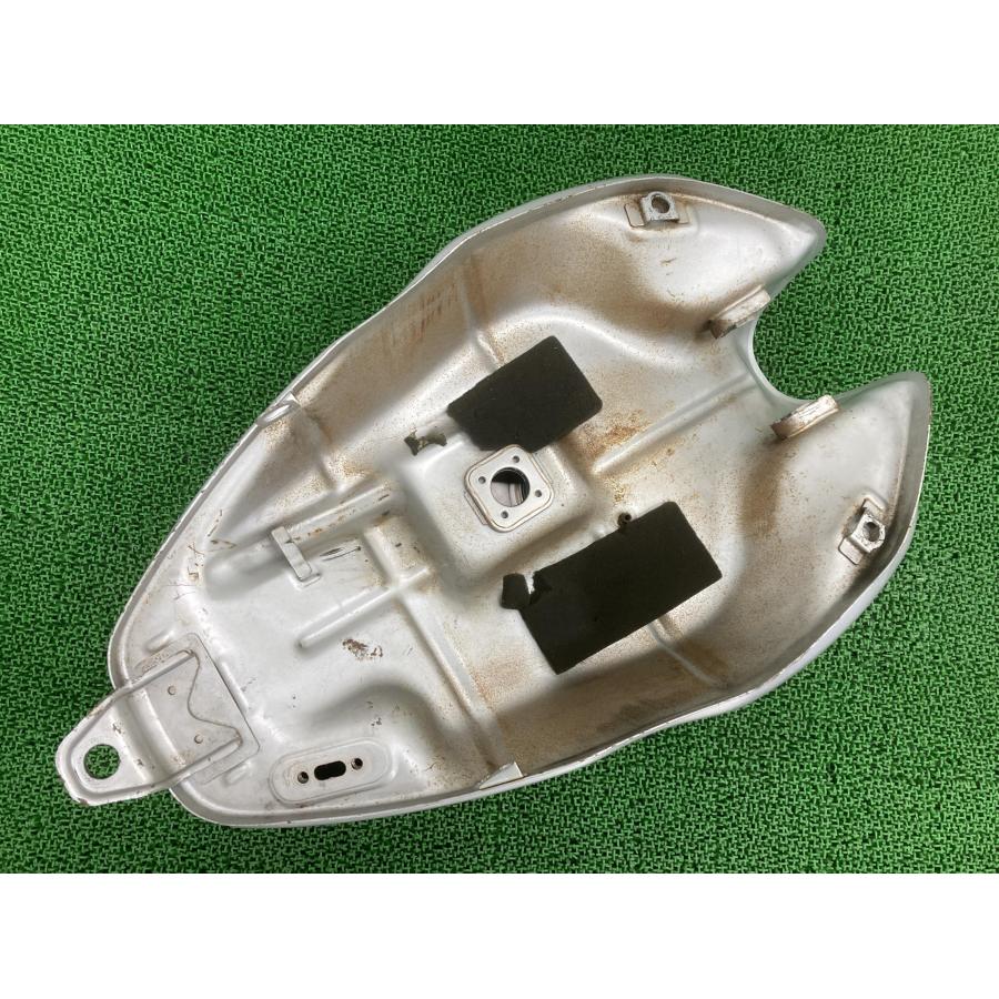 スズキ（SUZUKI） GSX250FX タンク 銀 ZR250C-000*** 純正 中古 バイク 